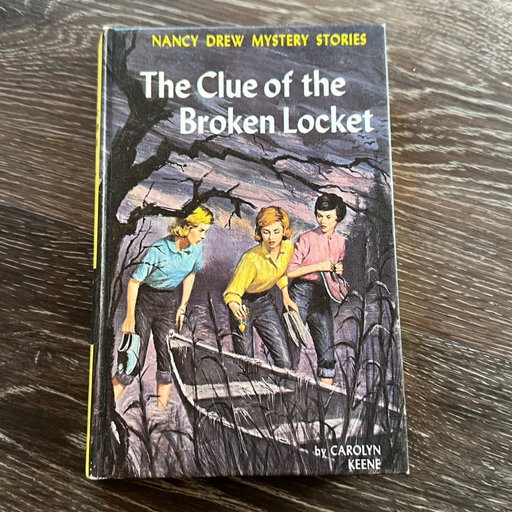 Nancy Drew Book 11 - The Clue of the Broken Locket